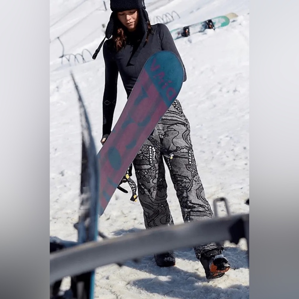 Free People Movement Bunny Slope Printed Ski / Snow Pants Midnight Combo NEW - Picture 5 of 16